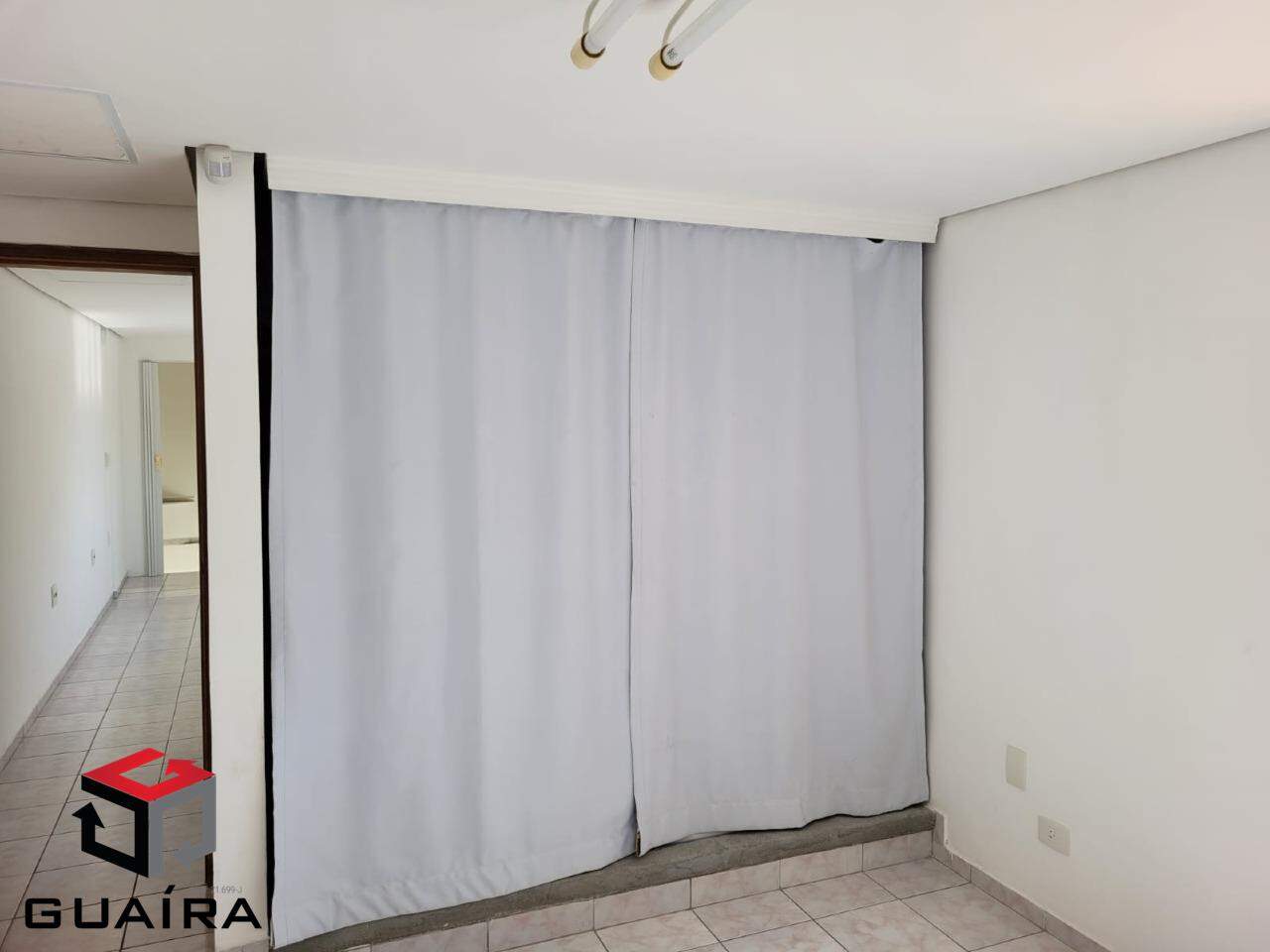 Casa para alugar com 5 quartos, 300m² - Foto 3