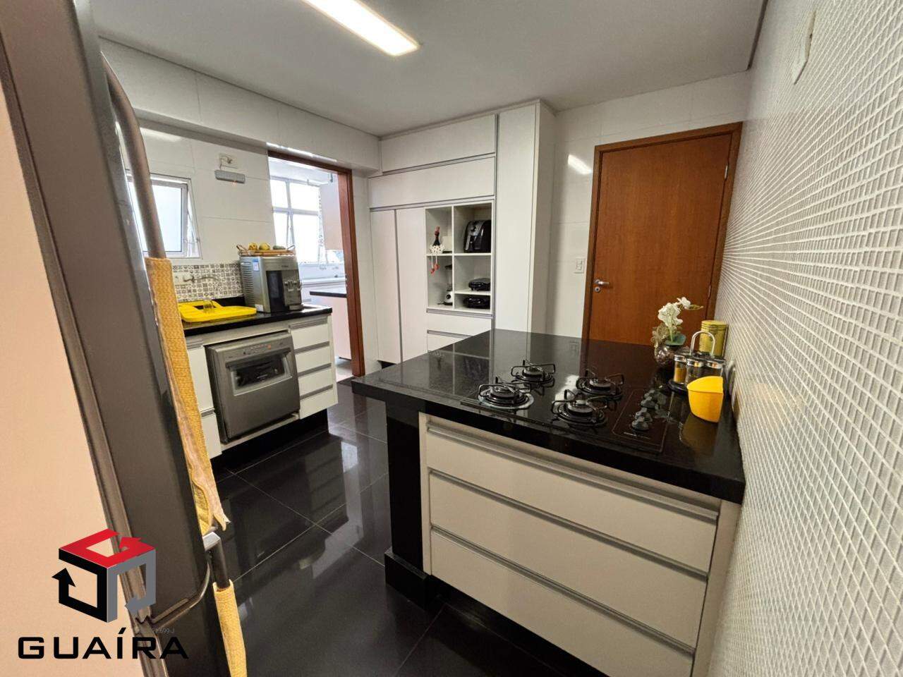 Apartamento à venda com 3 quartos, 135m² - Foto 9