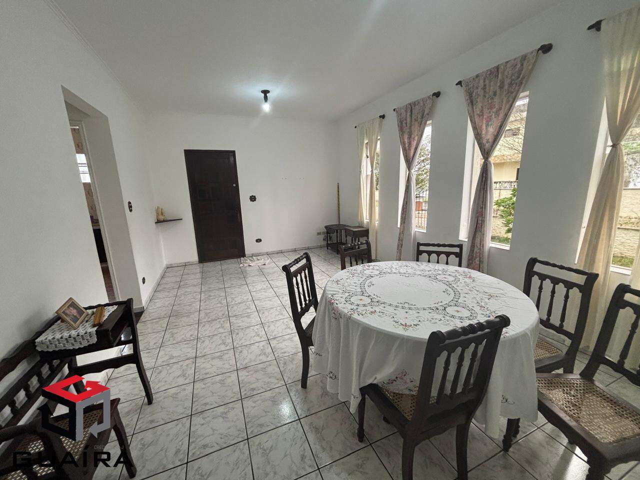 Casa à venda com 5 quartos, 204m² - Foto 1