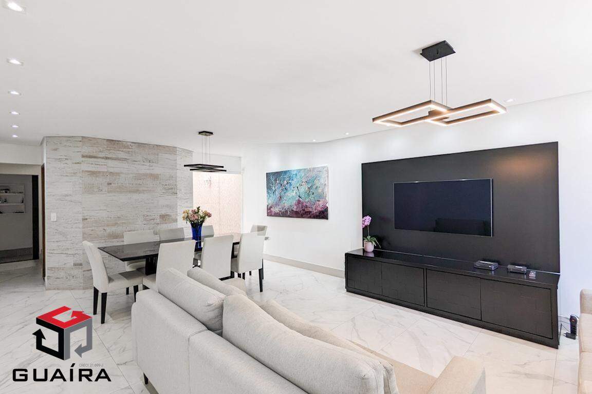 Sobrado para alugar com 3 quartos, 254m² - Foto 1