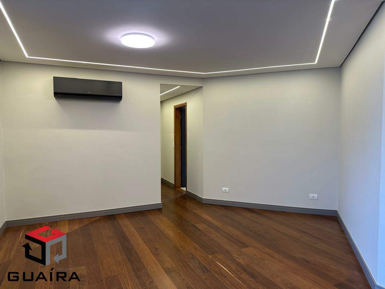 Apartamento para alugar com 3 quartos, 137m² - Foto 2