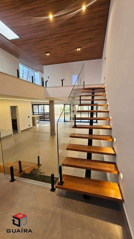 Sobrado à venda com 4 quartos, 400m² - Foto 1