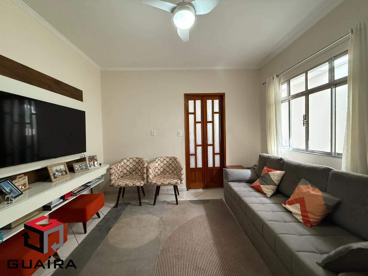 Casa à venda com 2 quartos, 124m² - Foto 1