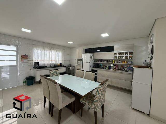 Sobrado à venda com 3 quartos, 181m² - Foto 1