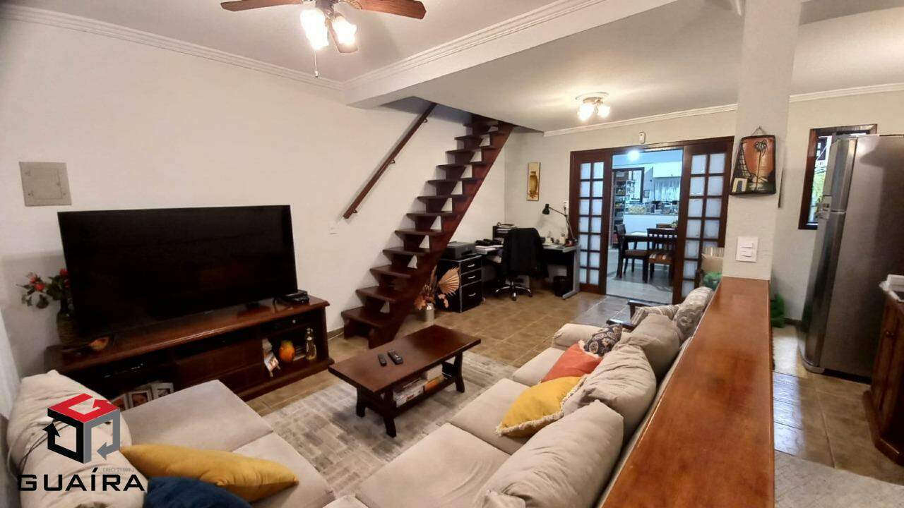 Sobrado à venda com 3 quartos, 194m² - Foto 1
