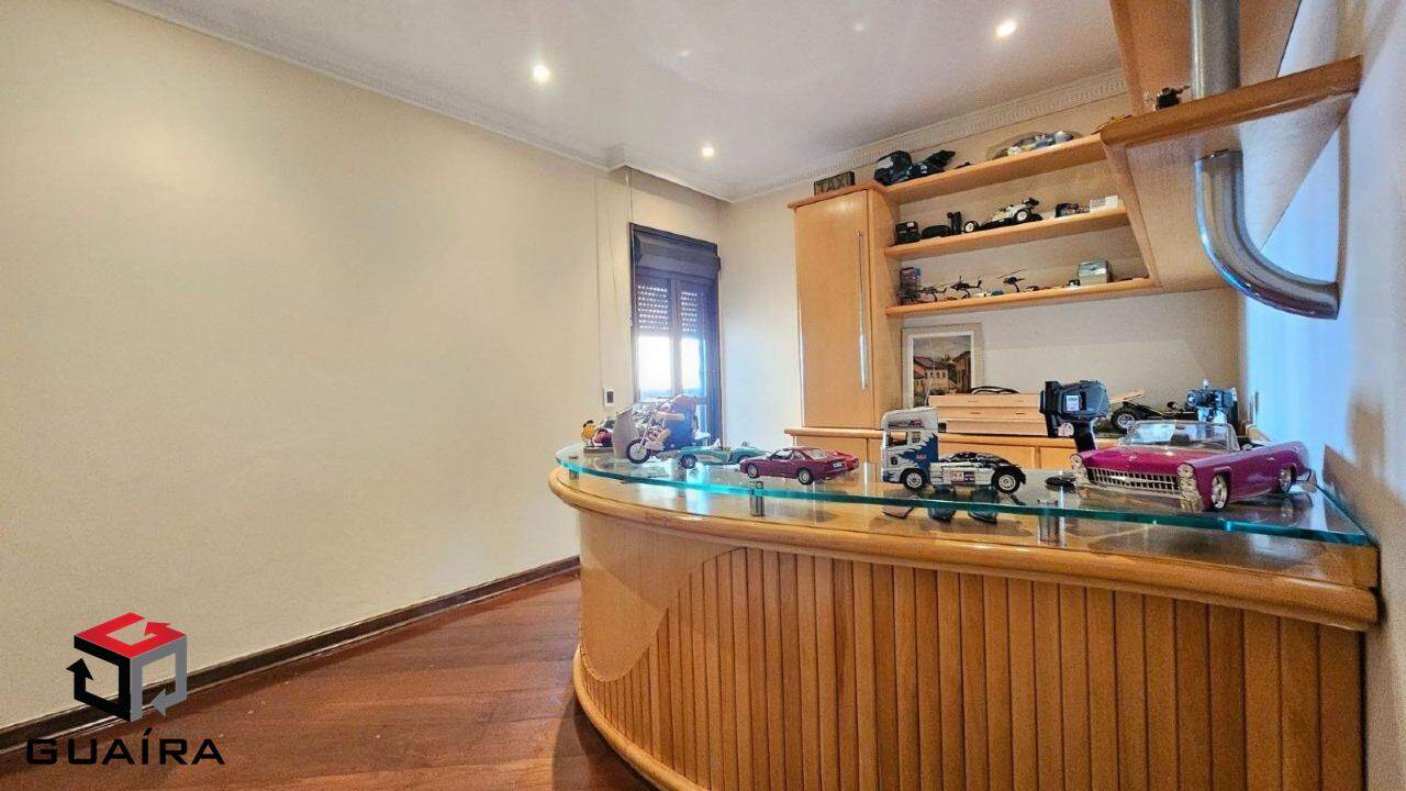 Apartamento para alugar com 4 quartos, 238m² - Foto 4