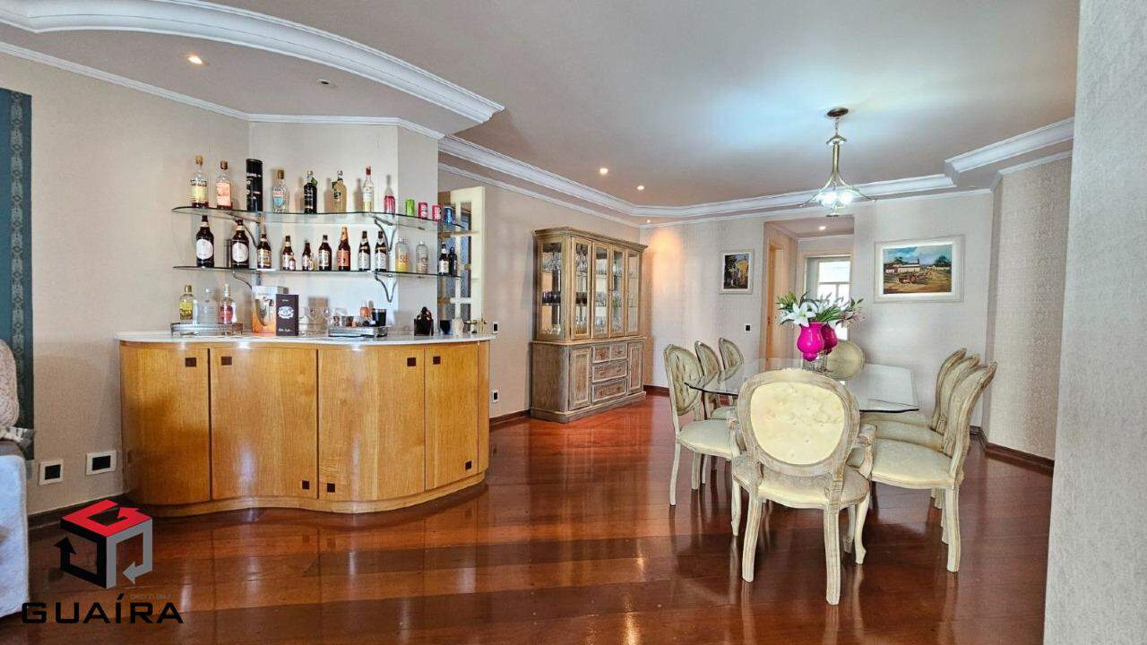 Apartamento para alugar com 4 quartos, 238m² - Foto 5