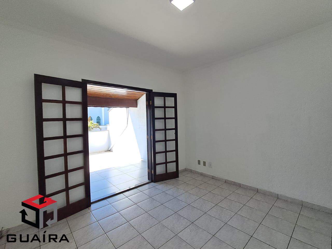 Casa para alugar com 2 quartos, 217m² - Foto 1