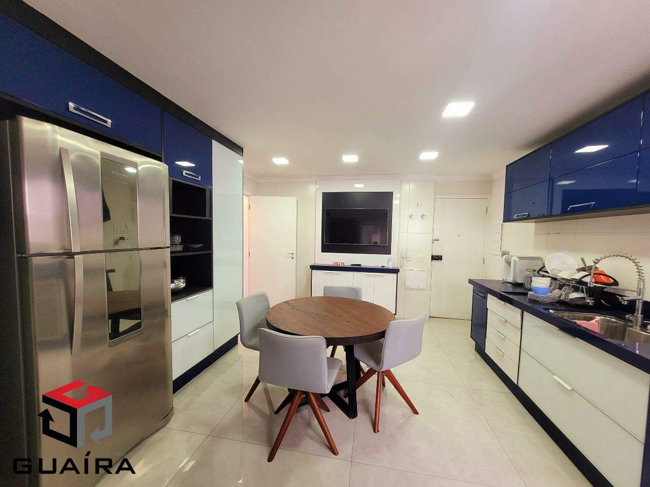Apartamento para alugar com 3 quartos, 164m² - Foto 12