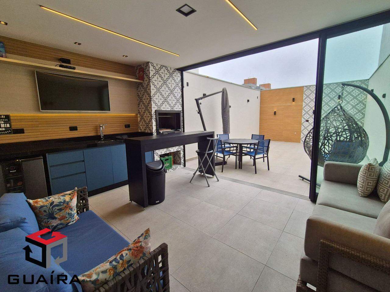Sobrado à venda com 3 quartos, 231m² - Foto 1