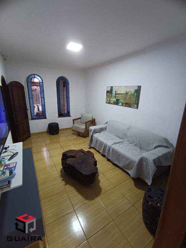 Casa à venda com 3 quartos, 198m² - Foto 1