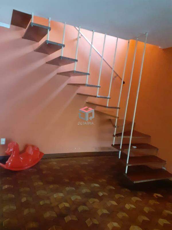 Sobrado à venda com 2 quartos, 220m² - Foto 2