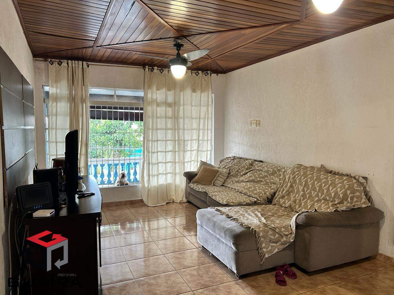 Casa à venda com 3 quartos, 231m² - Foto 1