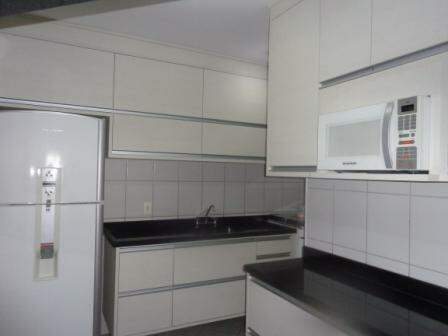 Apartamento à venda com 2 quartos, 70m² - Foto 4