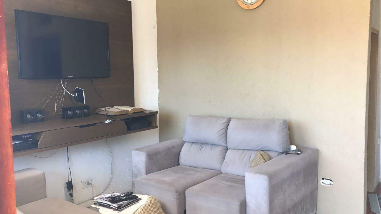 Casa à venda com 2 quartos, 240m² - Foto 1