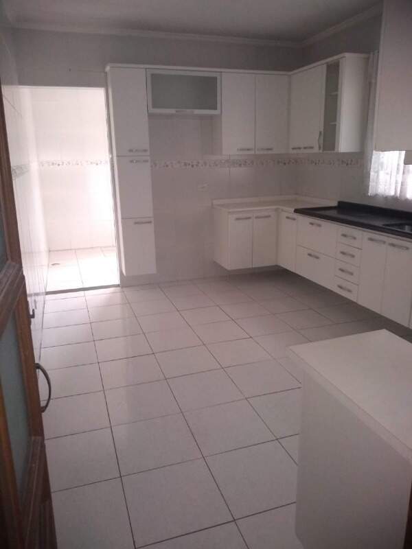 Sobrado à venda com 3 quartos, 220m² - Foto 4