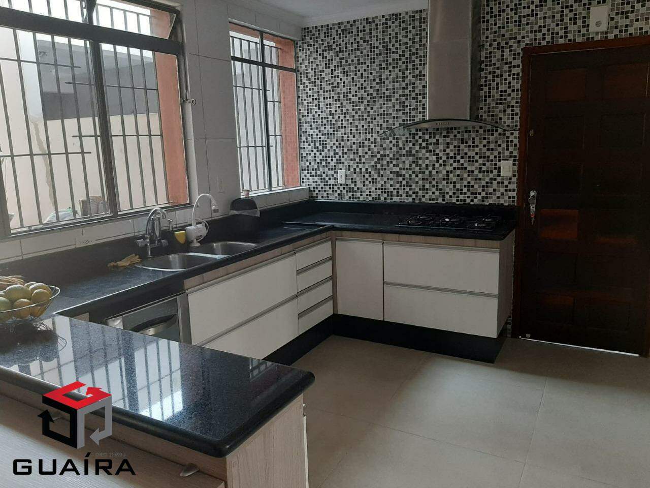 Sobrado à venda com 3 quartos, 220m² - Foto 1