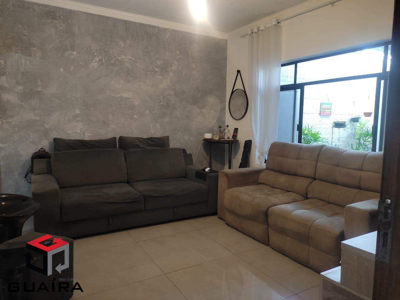 Casa para alugar com 4 quartos, 189m² - Foto 1