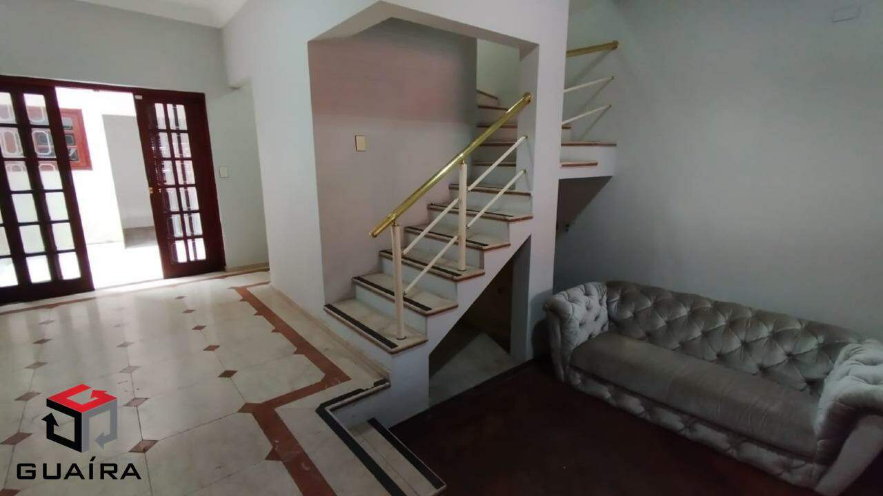 Sobrado à venda com 6 quartos, 215m² - Foto 1