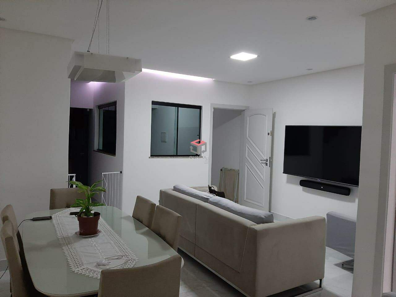 Sobrado à venda com 3 quartos, 200m² - Foto 1