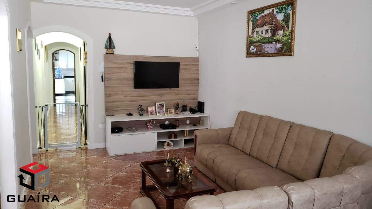 Casa à venda com 4 quartos, 216m² - Foto 1