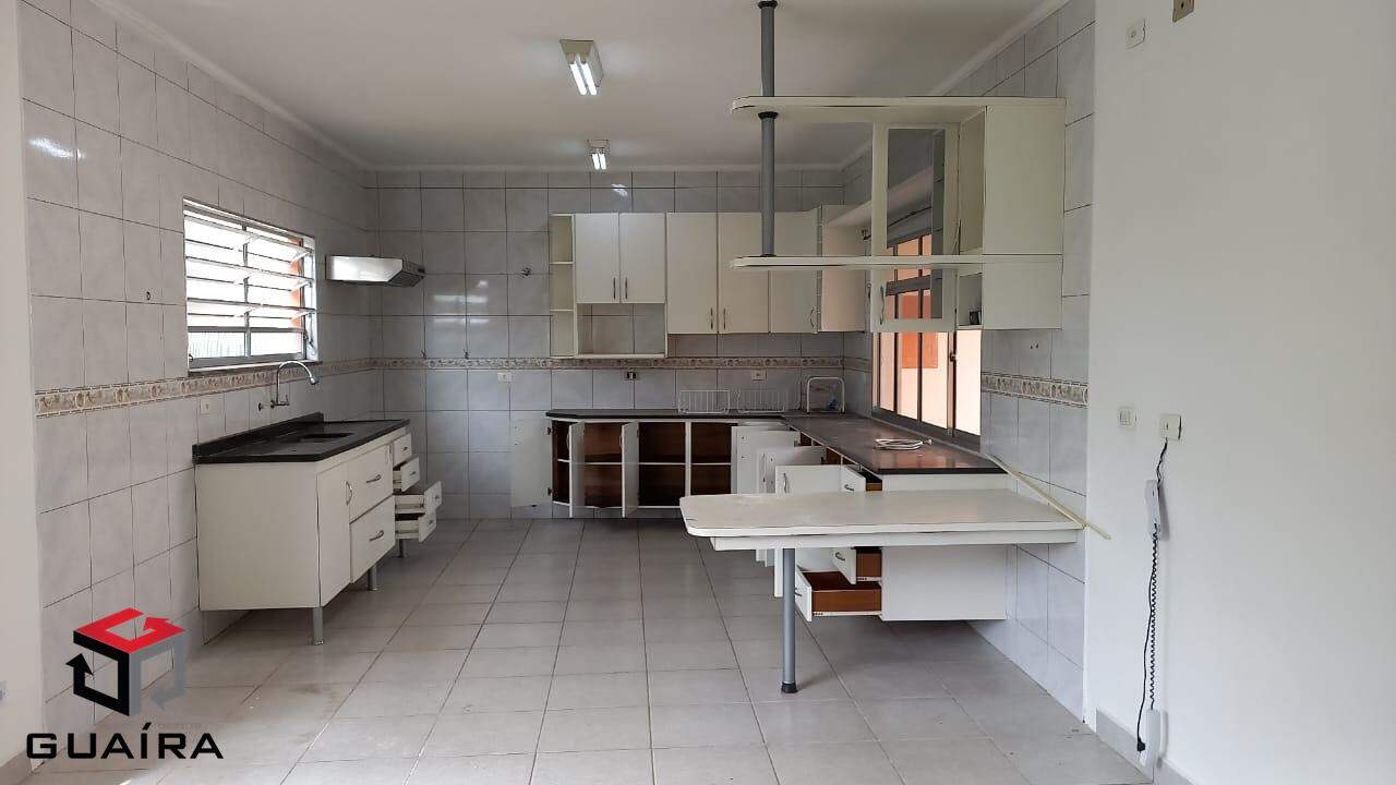 Casa para alugar com 4 quartos, 295m² - Foto 10