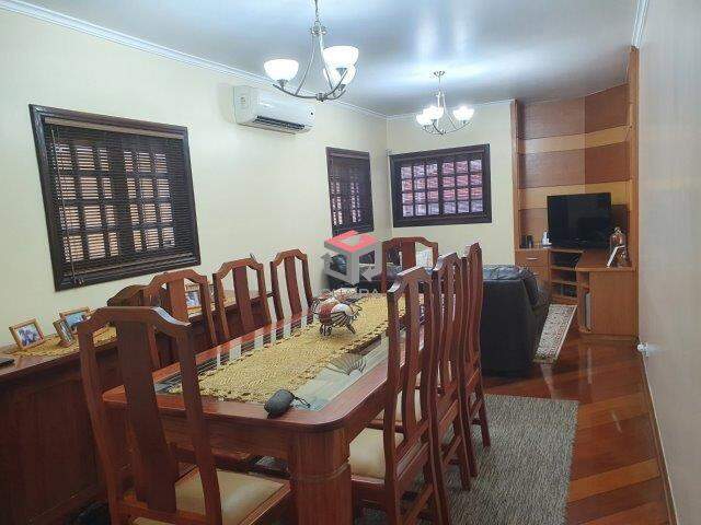 Sobrado à venda com 3 quartos, 202m² - Foto 1