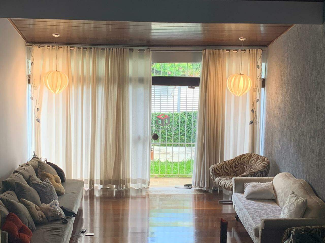 Casa à venda com 3 quartos, 360m² - Foto 1