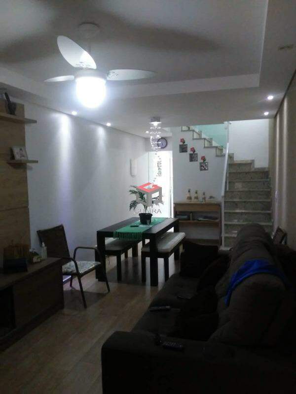 Sobrado à venda com 3 quartos, 180m² - Foto 1