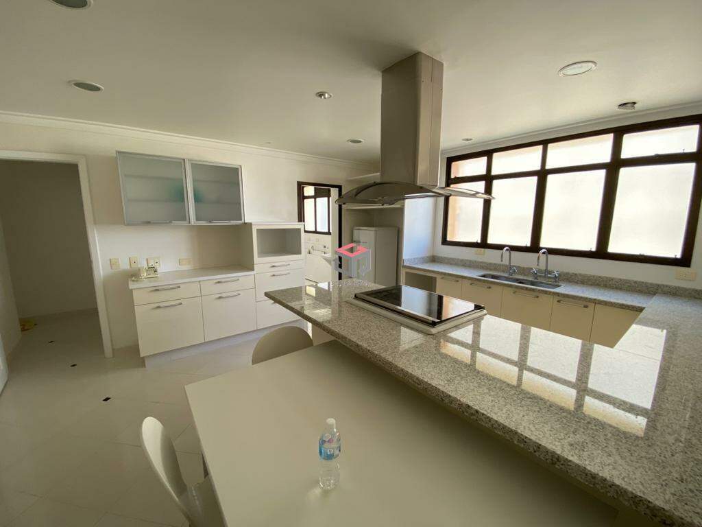 Apartamento à venda com 4 quartos, 236m² - Foto 7