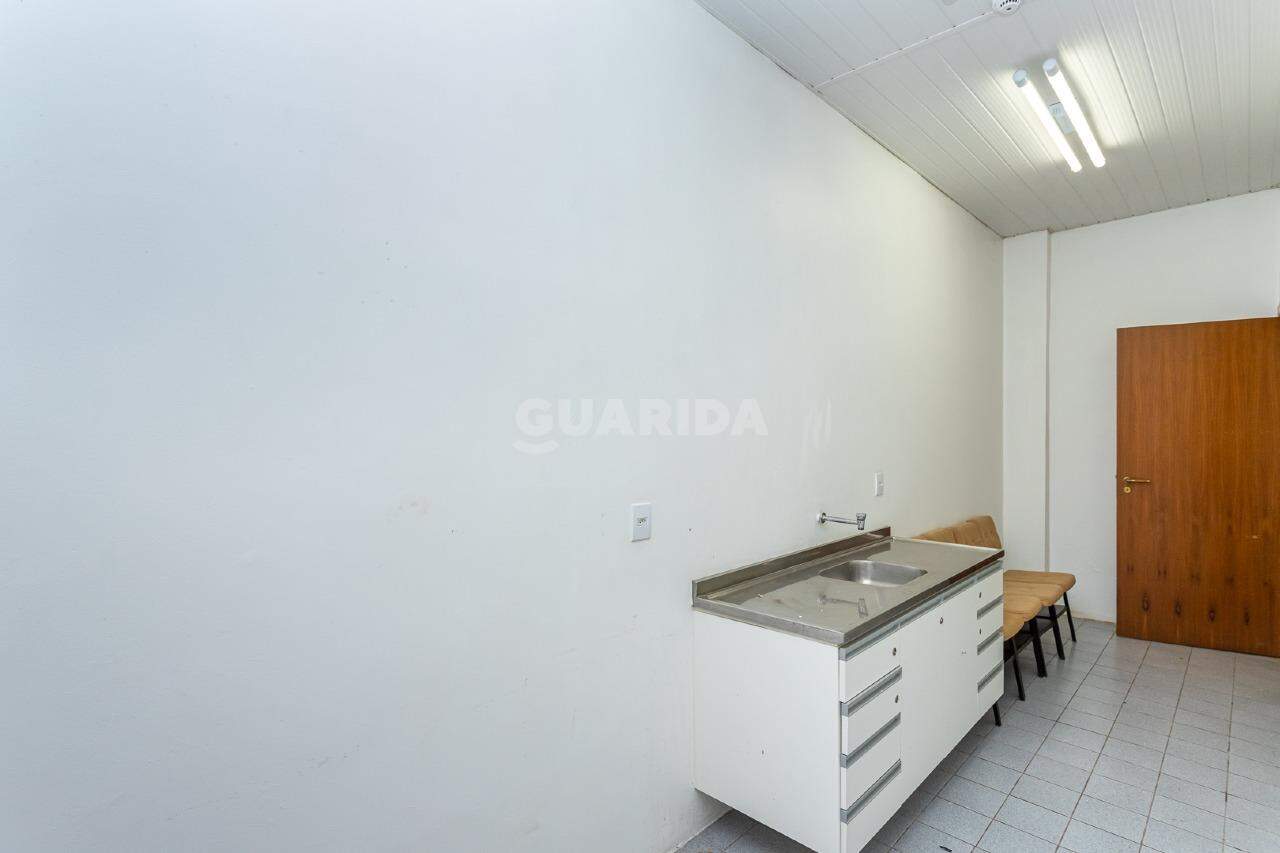 consultorio sala conjunto para alugar em Rua General Souza Doca, 71 - foto 13