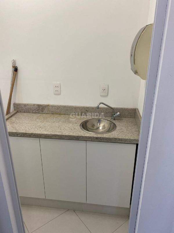 consultorio sala conjunto para alugar em Avenida Getúlio Vargas, 901 - foto 9