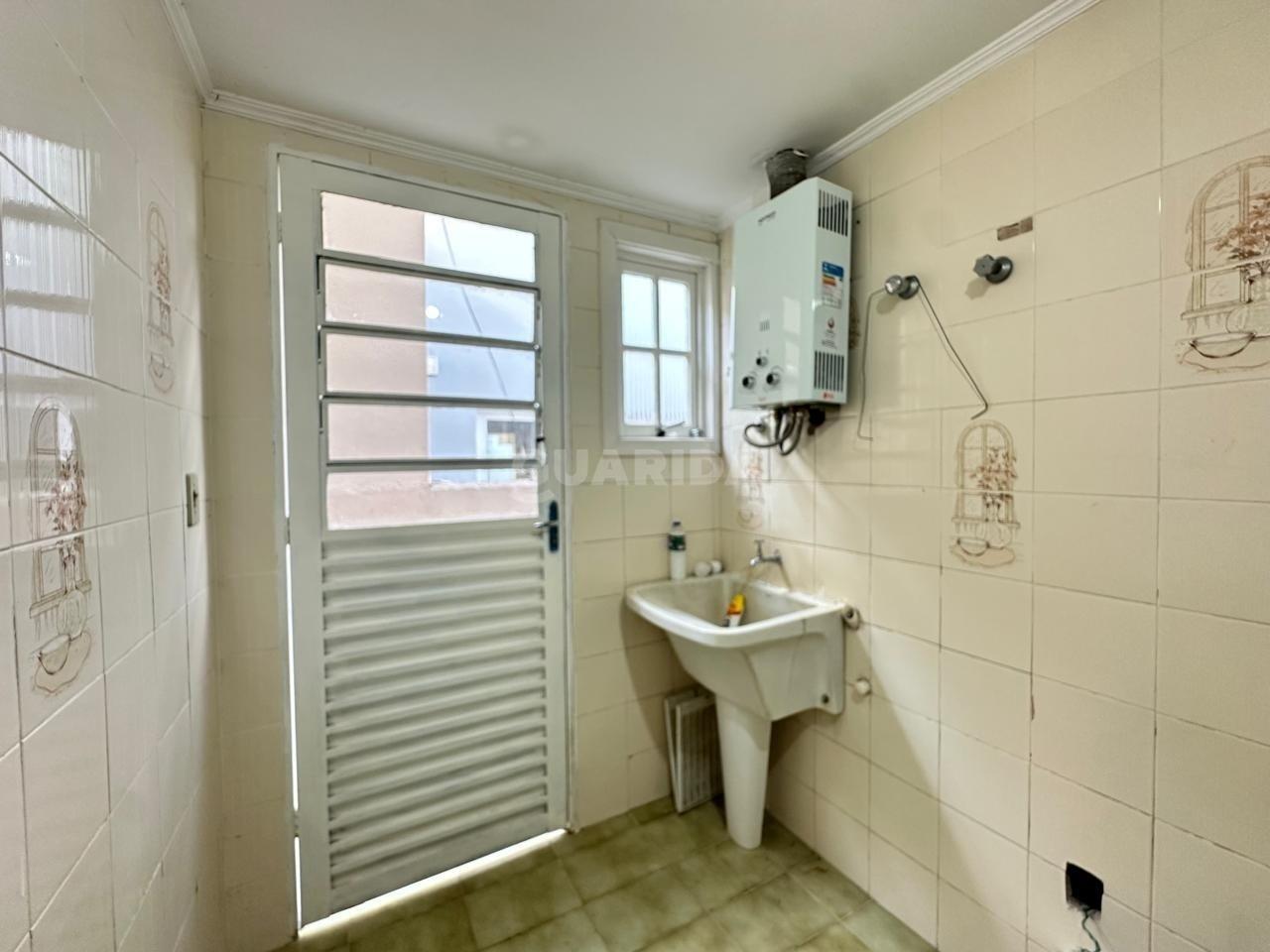 casa sobrado para alugar em Avenida Guaíba, 13166 - foto 8