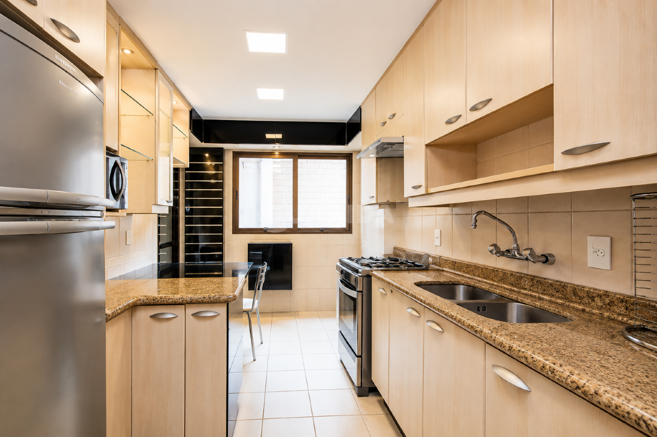 Apartamento para alugar em Rua Santo Inácio, 542 - foto 9
