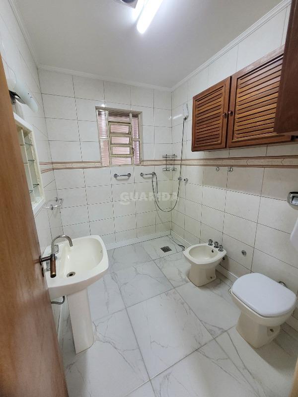 casa comercial para alugar em Rua Matias José Bins, 325 - foto 17