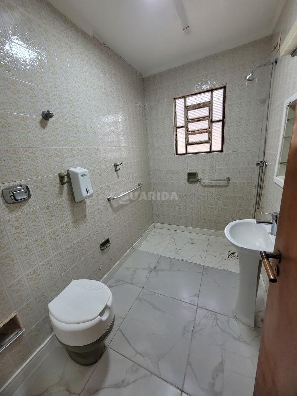 casa comercial para alugar em Rua Matias José Bins, 325 - foto 14
