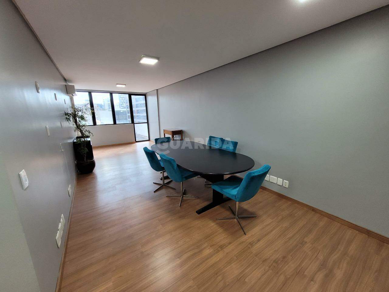 consultorio sala conjunto para alugar em Avenida Érico Veríssimo, 624 - foto 3