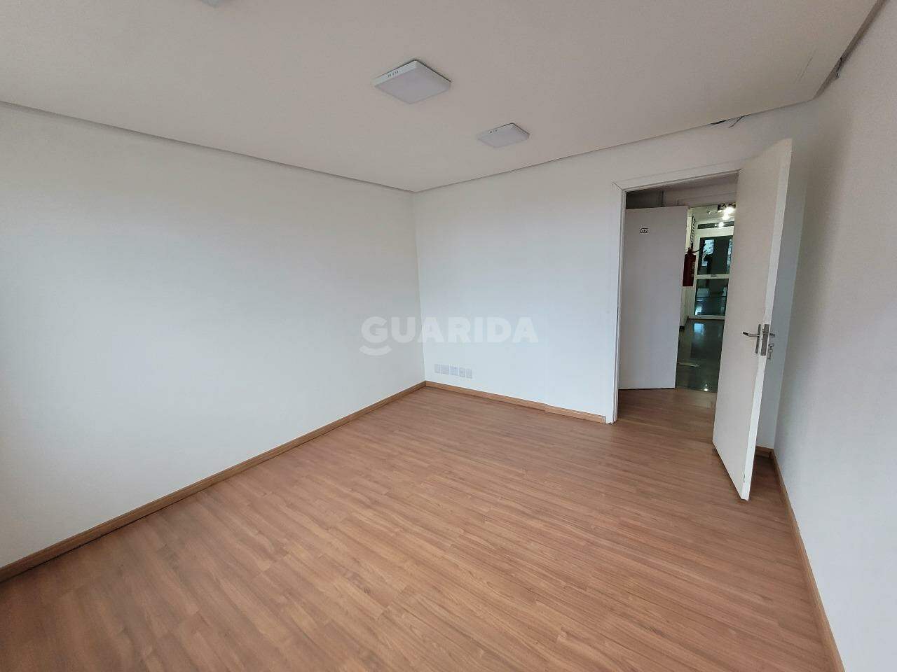 consultorio sala conjunto para alugar em Avenida Érico Veríssimo, 624 - foto 5