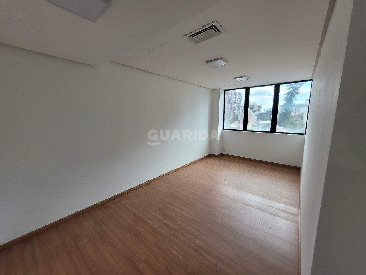consultorio sala conjunto para alugar em Avenida Érico Veríssimo, 624 - foto 3
