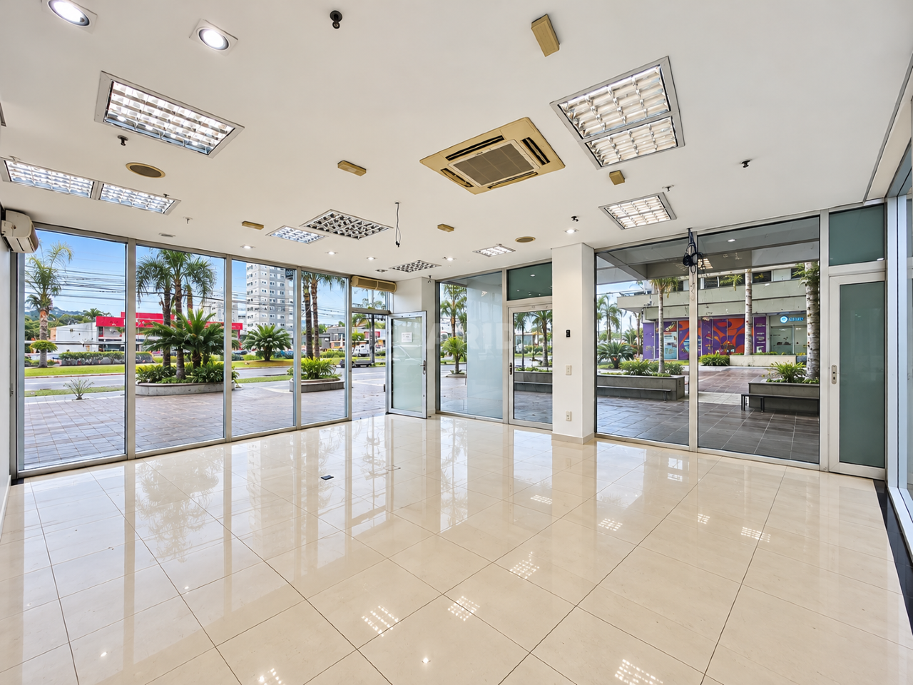 loja ponto comercial para alugar em Jardim Botânico, Porto Alegre - foto 1