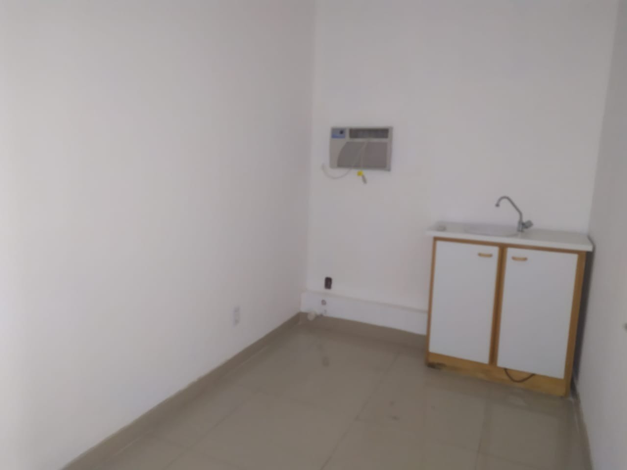 consultorio sala conjunto para alugar em Avenida Alberto Bins, 536 - foto 8