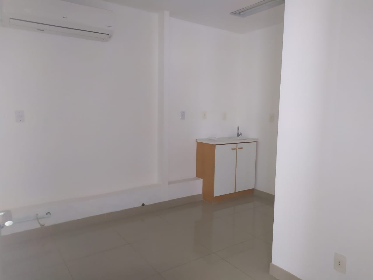 consultorio sala conjunto para alugar em Avenida Alberto Bins, 536 - foto 9