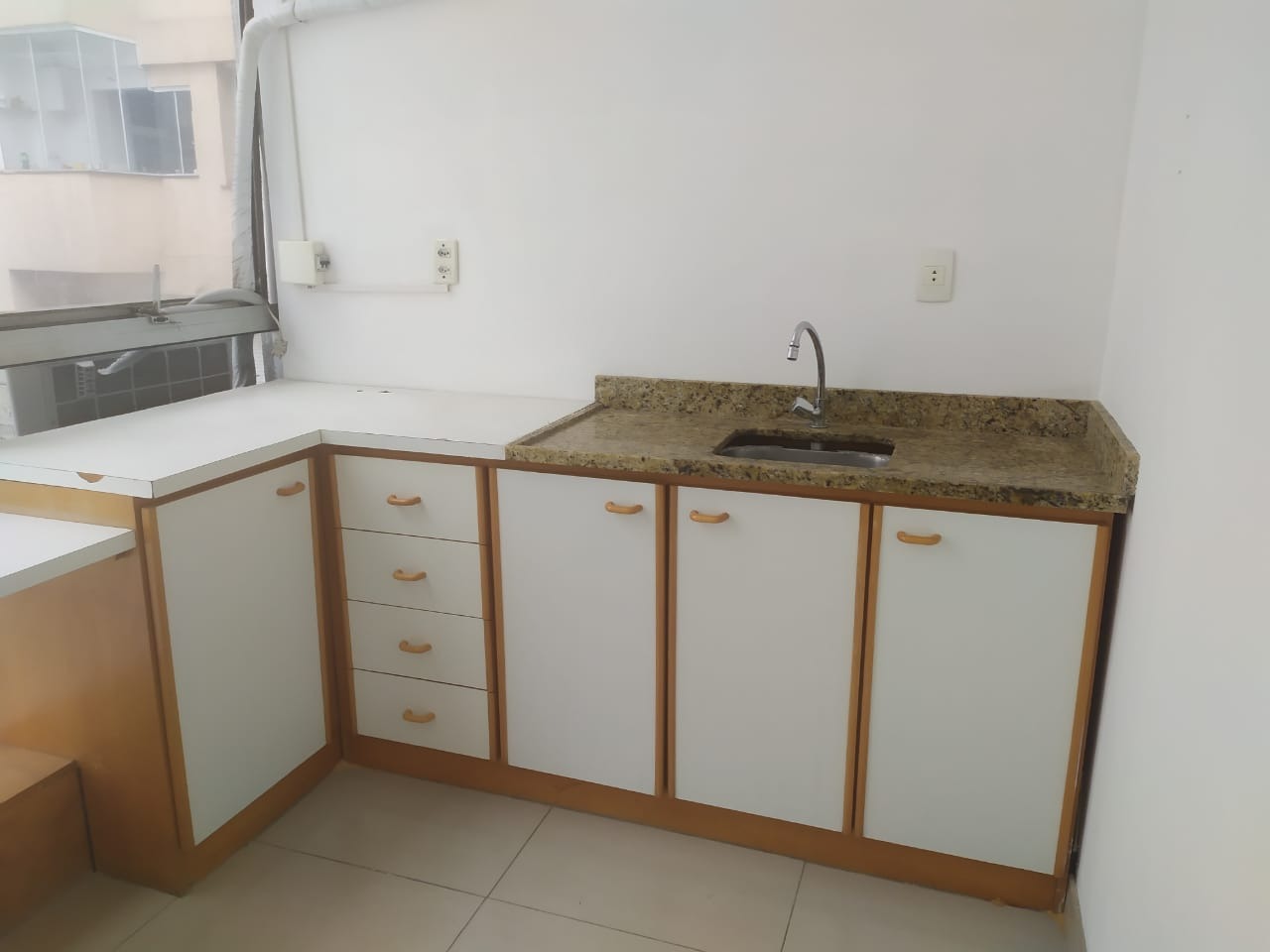 consultorio sala conjunto para alugar em Avenida Alberto Bins, 536 - foto 13