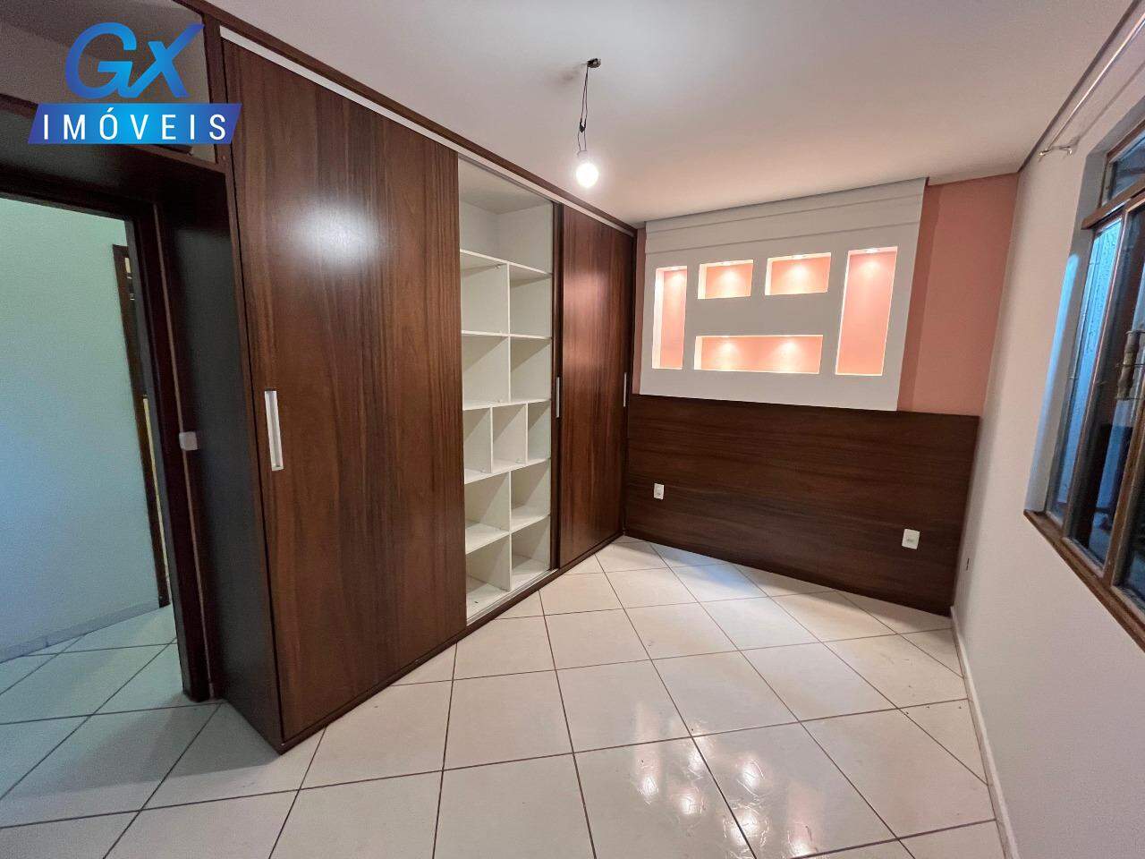 Casa para alugar com 3 quartos, 360m² - Foto 11