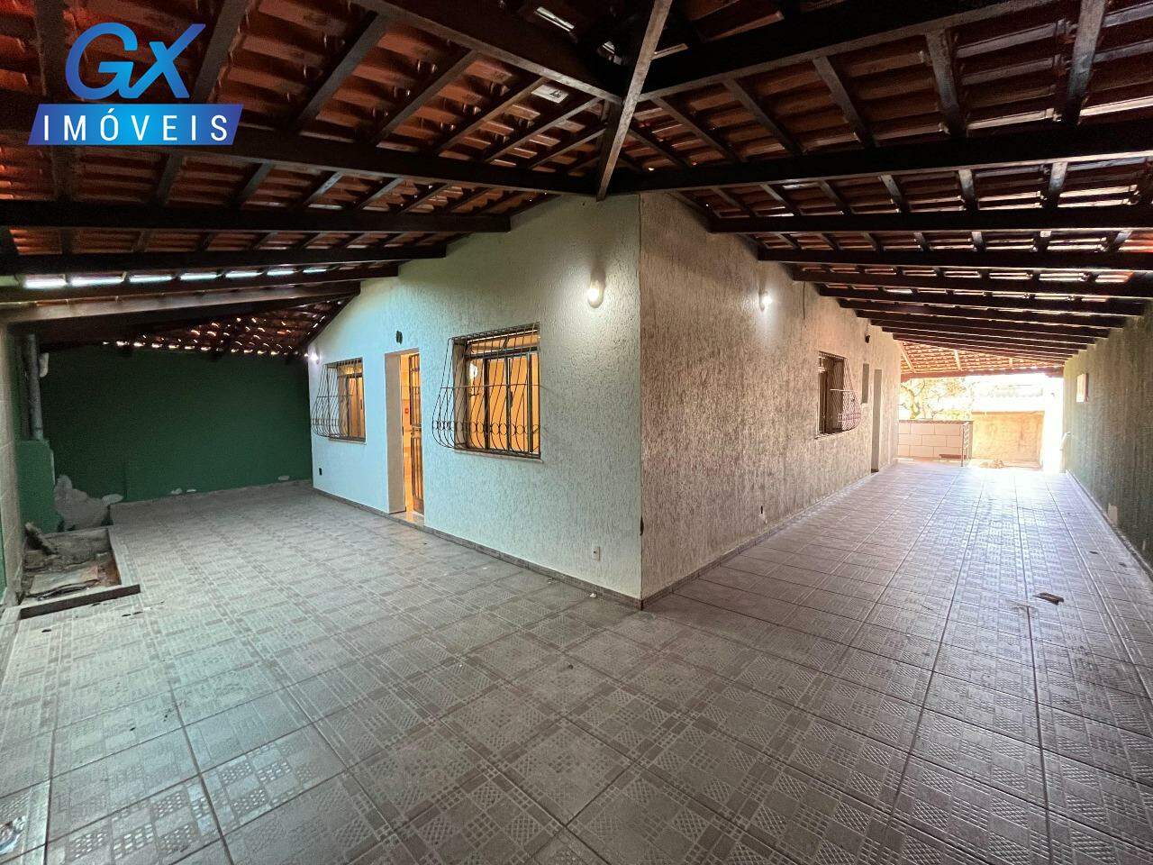 Casa para alugar com 3 quartos, 360m² - Foto 1