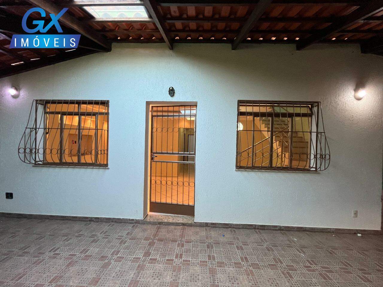 Casa para alugar com 3 quartos, 360m² - Foto 2