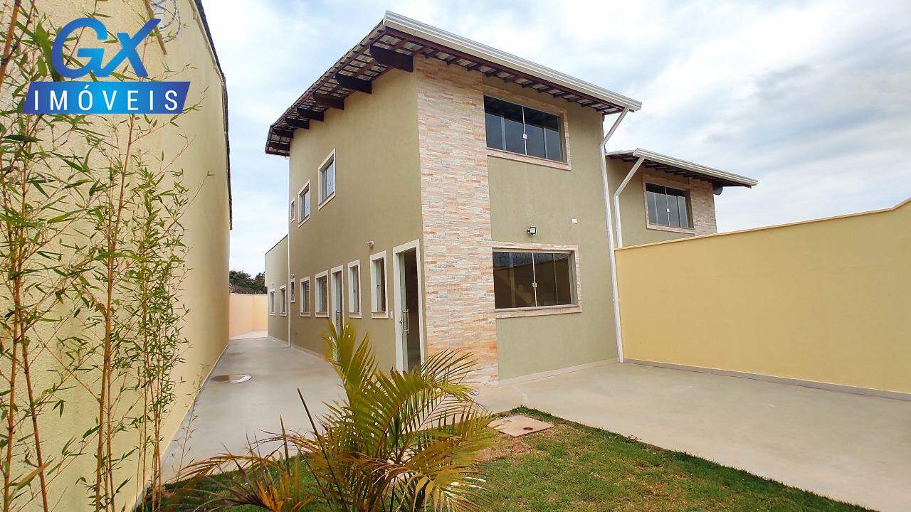 Casa à venda com 3 quartos, 100m² - Foto 1