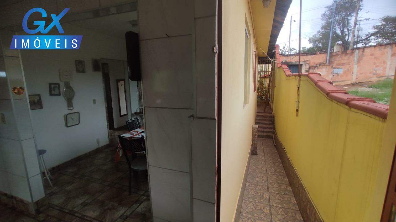 Casa à venda com 5 quartos, 300m² - Foto 11