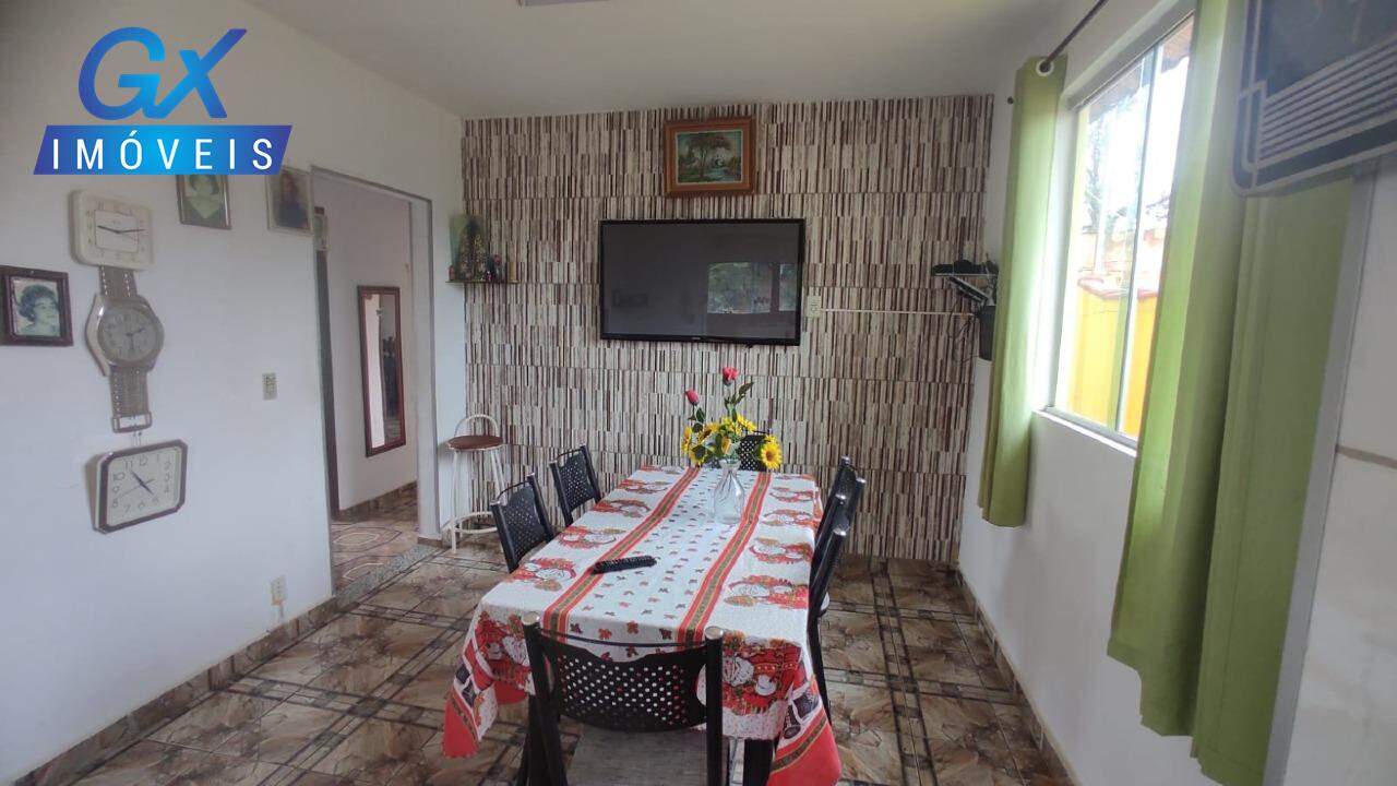 Casa à venda com 5 quartos, 300m² - Foto 1