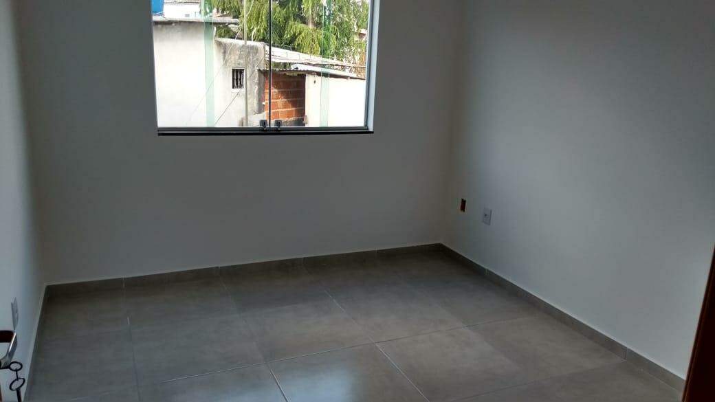 Casa à venda com 4 quartos, 100m² - Foto 4